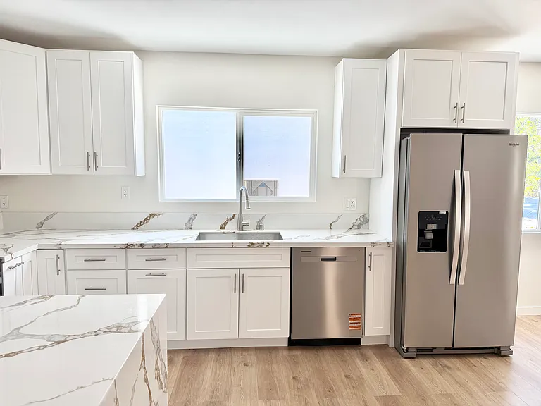 10639 Whitegate Ave — Photo 8