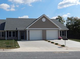 9 Paige Dr, Staunton, VA 24401