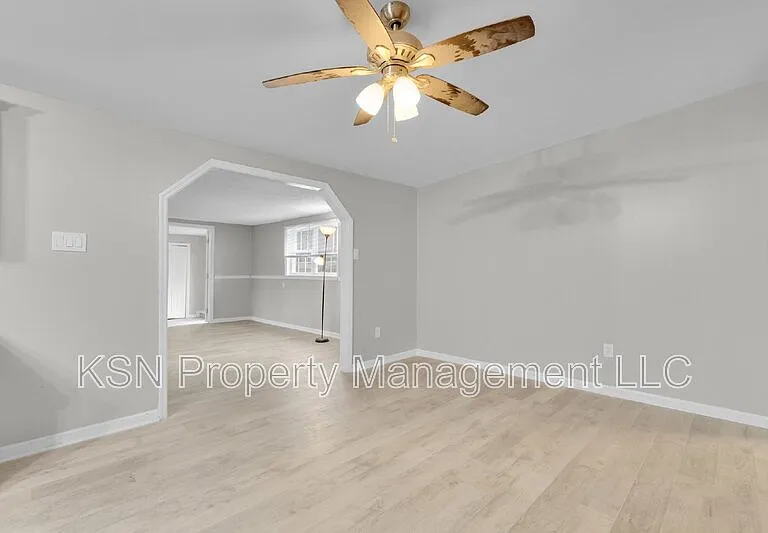 117 Windsor Rd — Photo 33