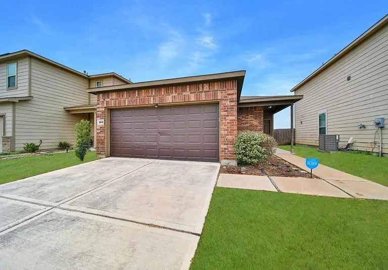 2619 Skyview Silver Dr — Photo 1