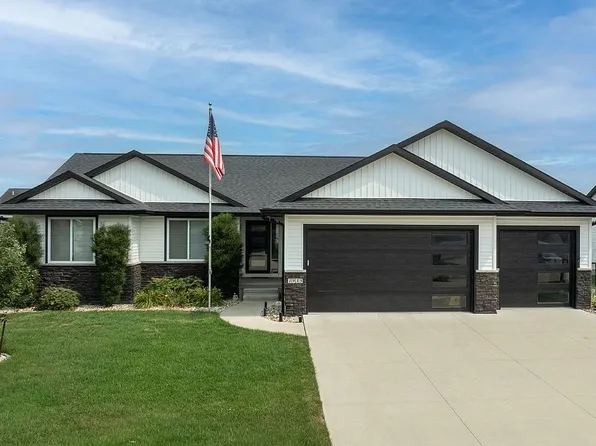 1935 Pheasant Run Rd, Ely, IA 52227