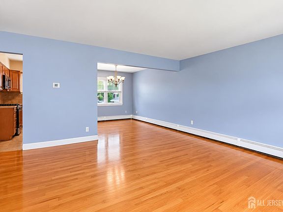 3rd image of 33 Willow Ave