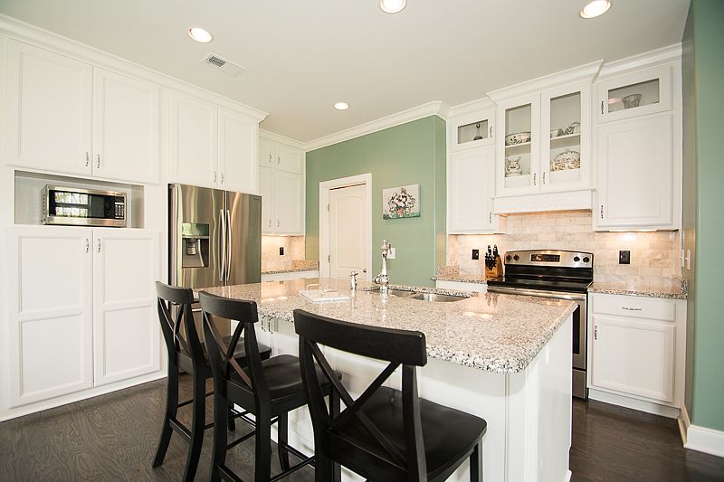 eat in kitchen