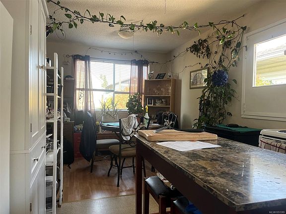 3rd image of 61 View St