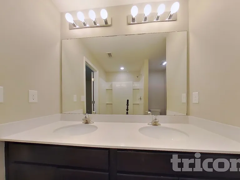 1744 Chatham Green Cir — Photo 7