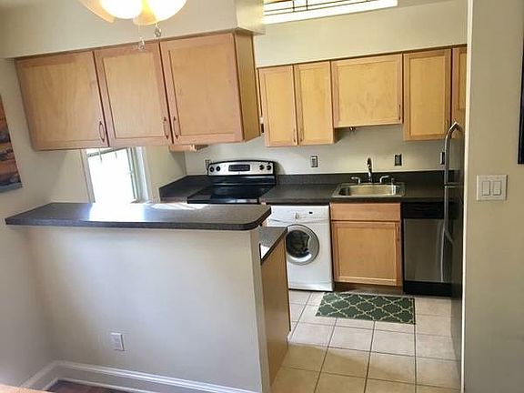 Kitchen and Breakfast Bar