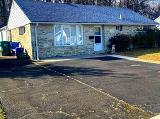 2519 Woodlawn Dr, Bristol, PA