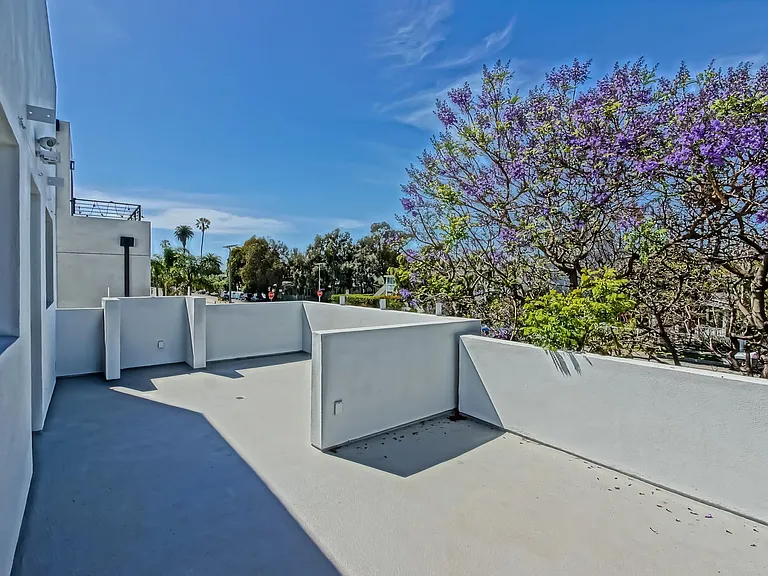 522 Grand Blvd — Photo 2