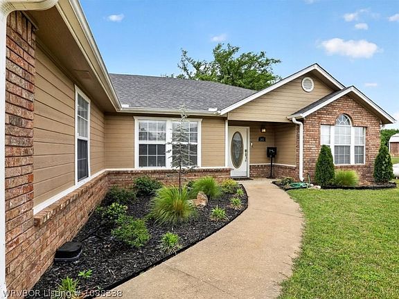 3rd image of 303 Deertail Dr