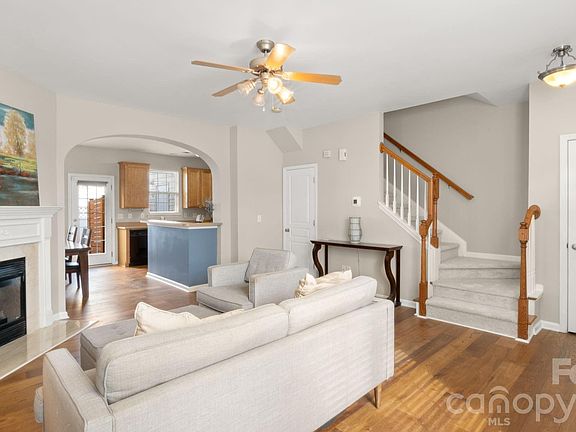 4th image of 514 Bent Leaf Ct