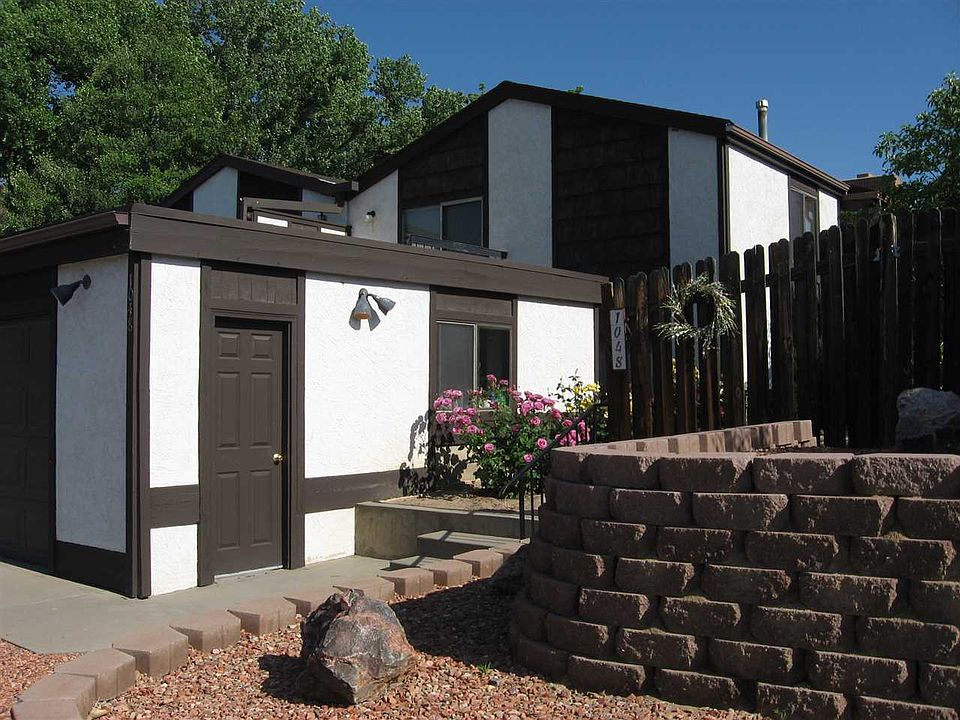 1st image of 1048 Lakeside Dr