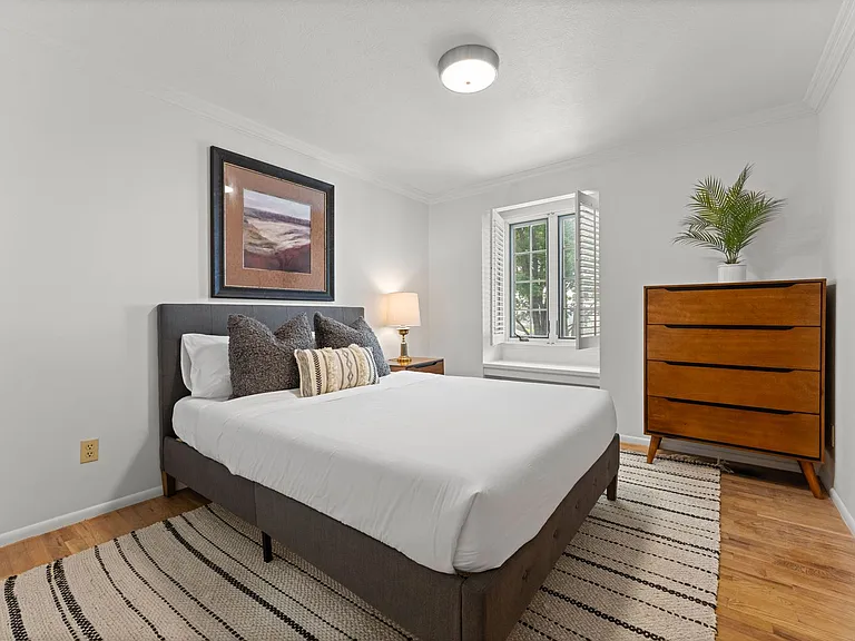 990 W Parkhill Dr — Photo 56