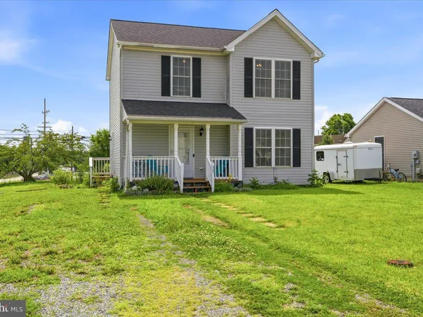 32 Three Sisters Ct, Ranson, WV 25438
