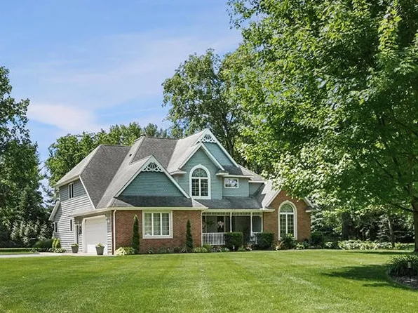8835 S Lilac St, Demotte, IN 46310