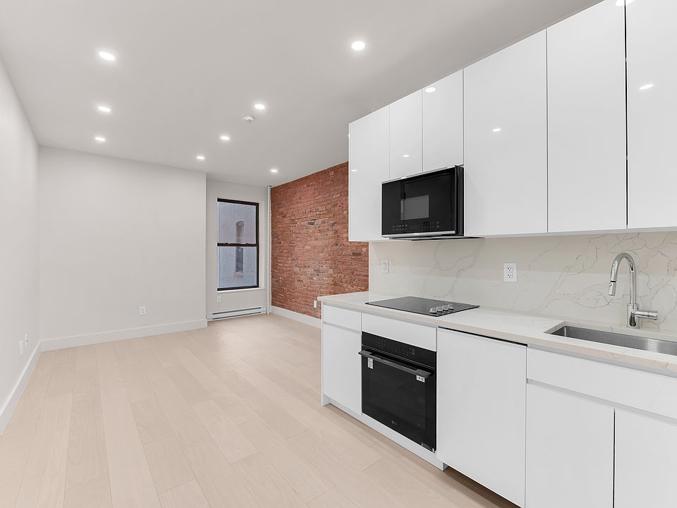 1st image of 220 Saint James Pl #2B