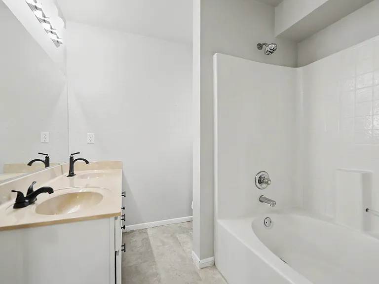 2502 Eastwood Dr — Photo 20