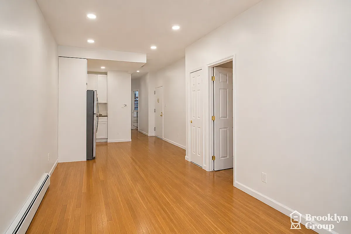 475 Hart Street — Photo 2
