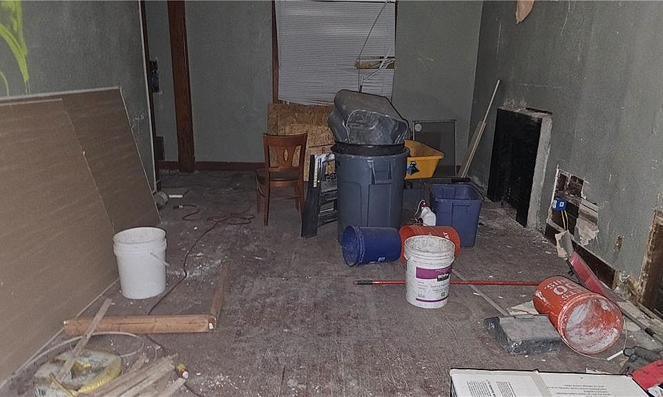 2nd image of 2320 Chelsea Ave