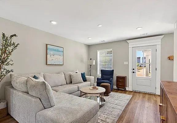 3 bed, 1.5 bath, 1030 sqft, $1,750 — Photo 4