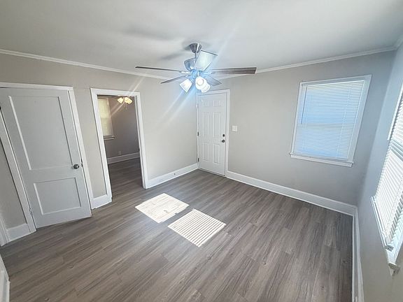 3rd image of 809 Oval St