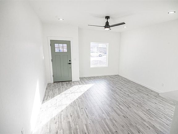 3rd image of 5113 Brooke Rd