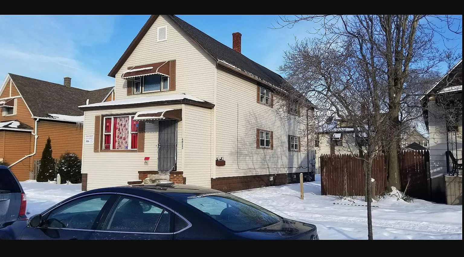 4823 Northcote Avenue — Photo 1