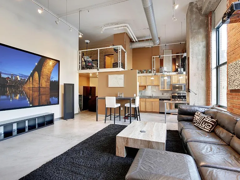 250 Park Ave #213 — Photo 1