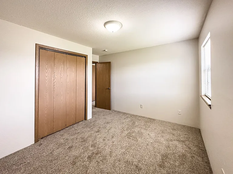 1915 Waverly Ct — Photo 12