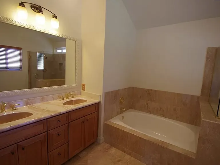6797 Oak Forest Dr — Photo 8