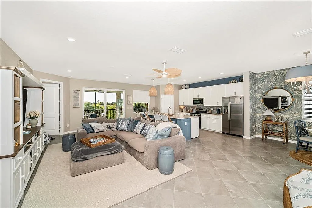 3 bed, 2.0 bath, 2294 sqft, $8,000 — Photo 4