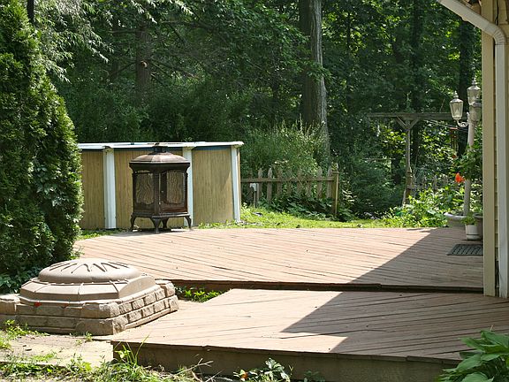3rd image of 12 Woodycrest Trl