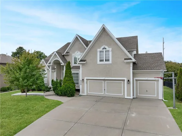 9020 N Oxford Ave, Kansas City, MO 64157