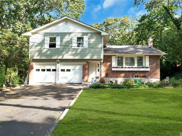 30 Monett Pl, Greenlawn, NY 11740