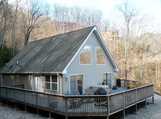 421 Round Top Rd, Almond, NC 28702