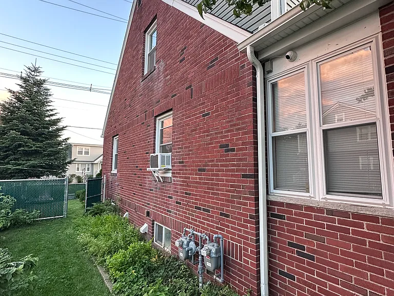Madeline Ave — Photo 8