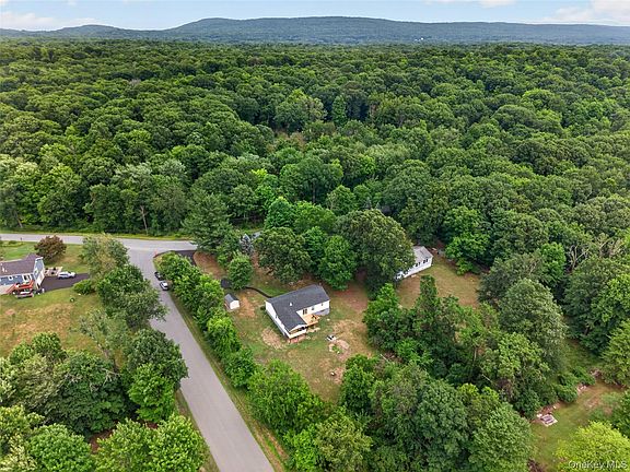3rd image of 140 Rabbit Run Road