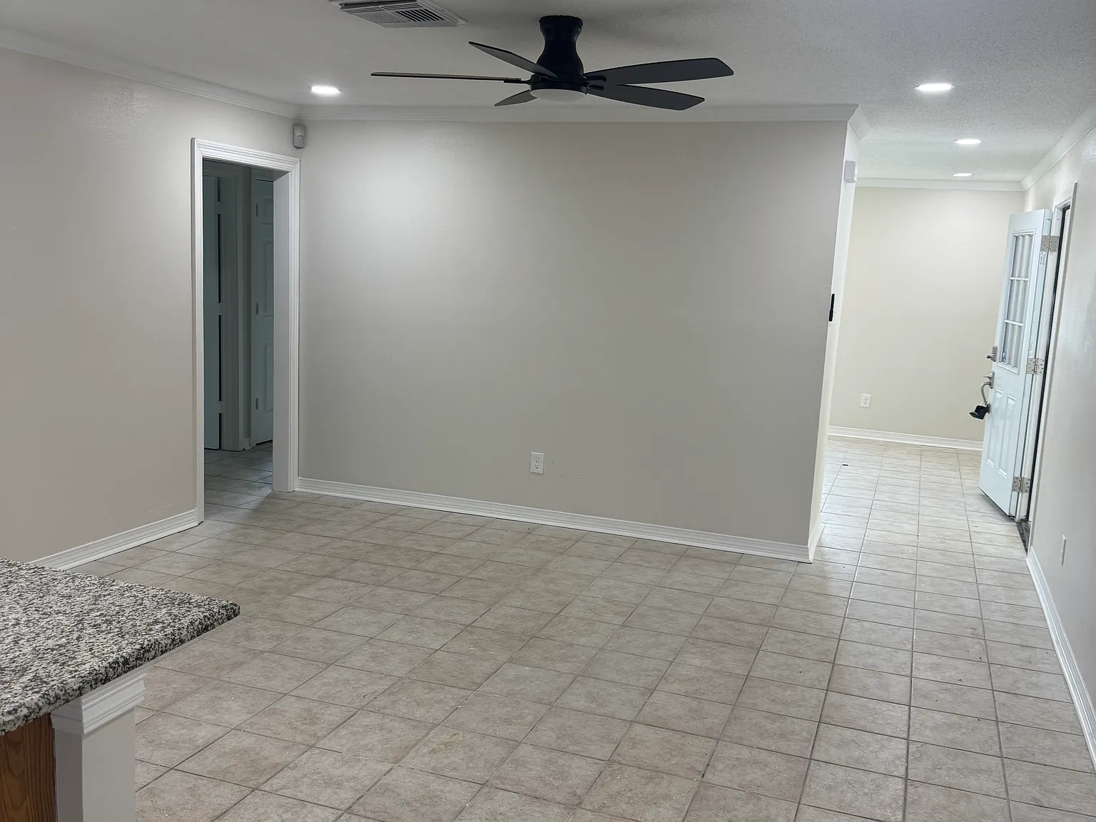 4 bed, 1408 sqft, $2,000 — Photo 3