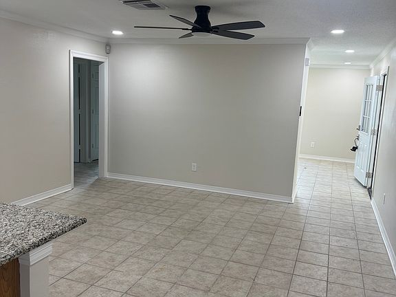 3rd image of 932 Ronson Dr