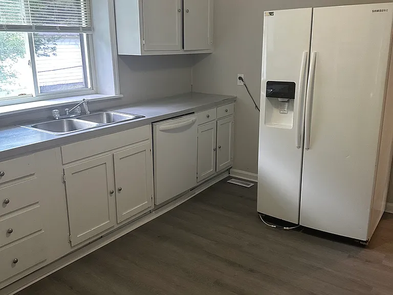 1610 Warren Cir — Photo 3