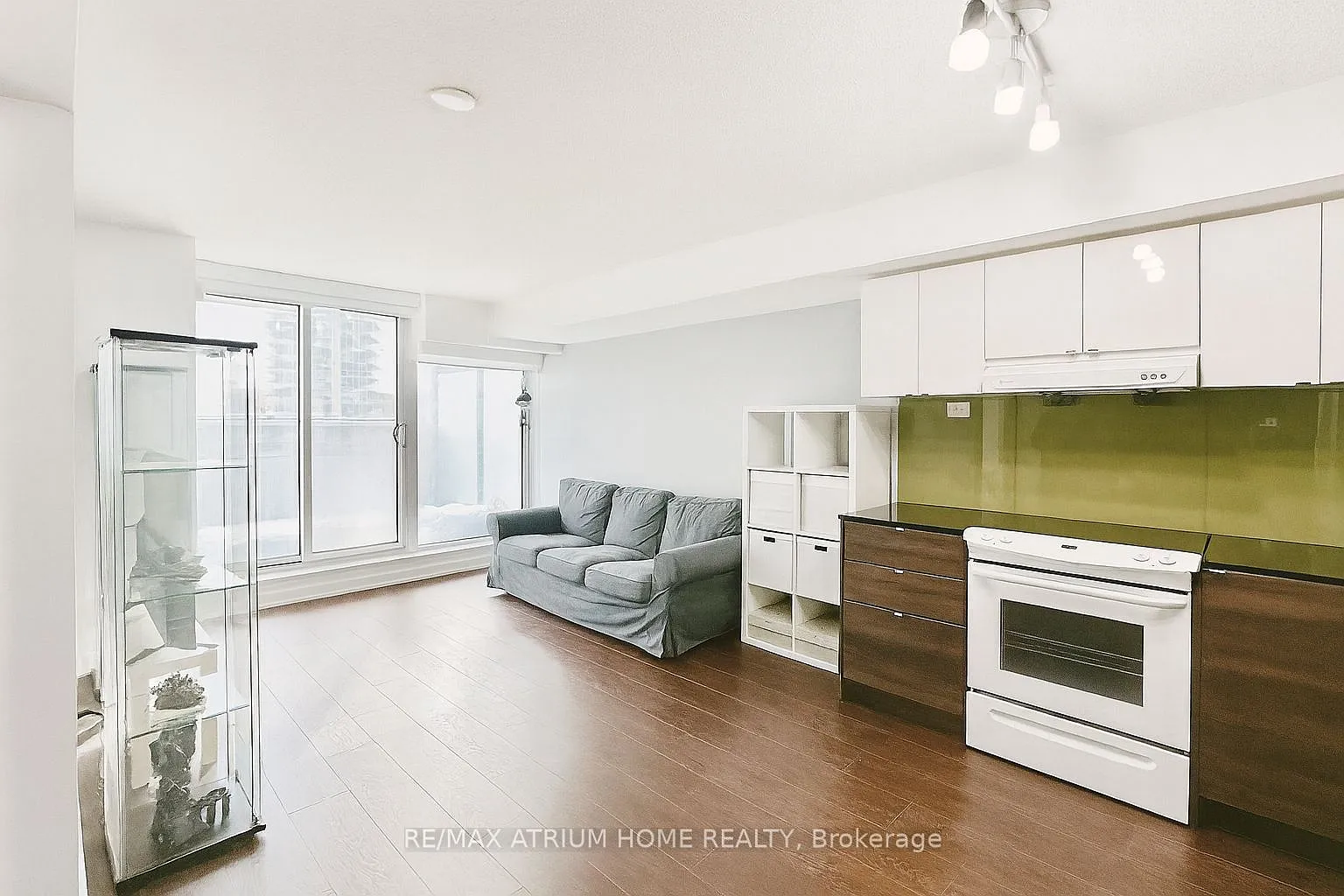 2 bed, $2,400 — Photo 2