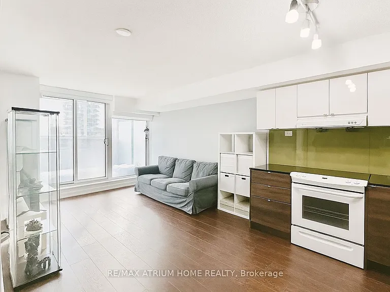 72 Esther Shiner Blvd #320 — Photo 2