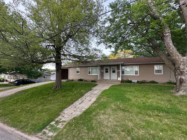 3003 Randolph St, Waterloo, IA 50702