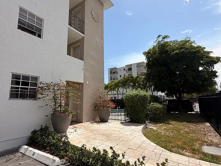 3270 W Trade Ave — Photo 20
