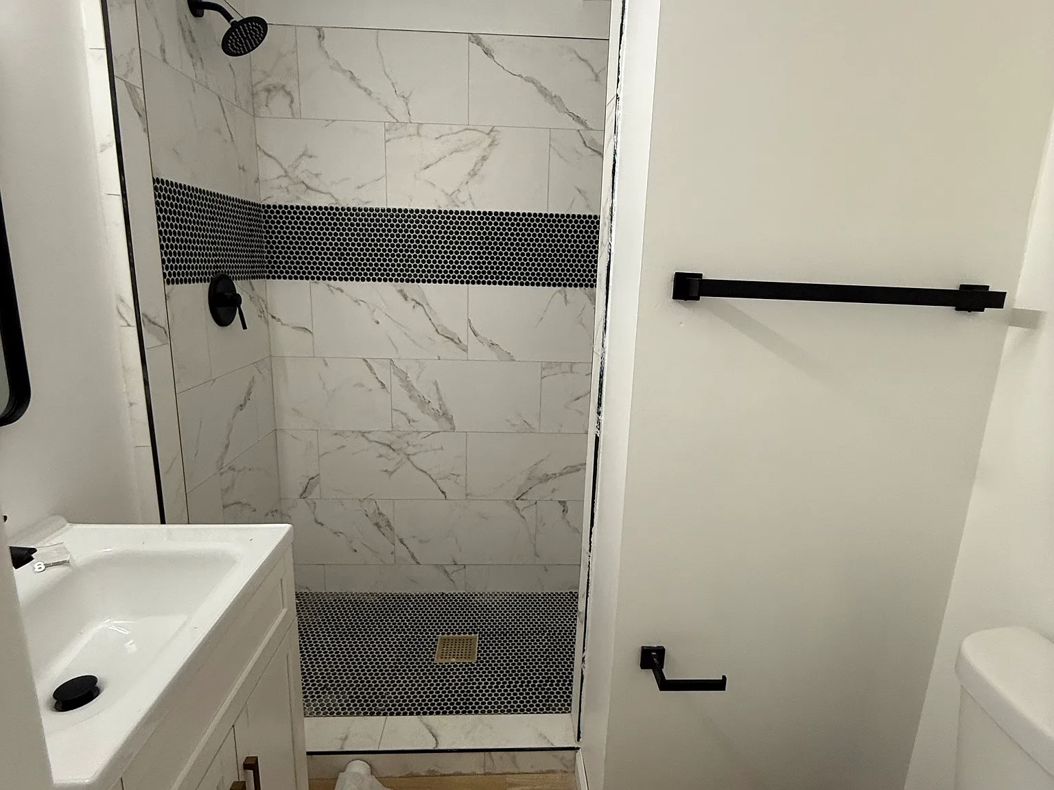 5 bed, 3300 sqft, $1,850 — Photo 2
