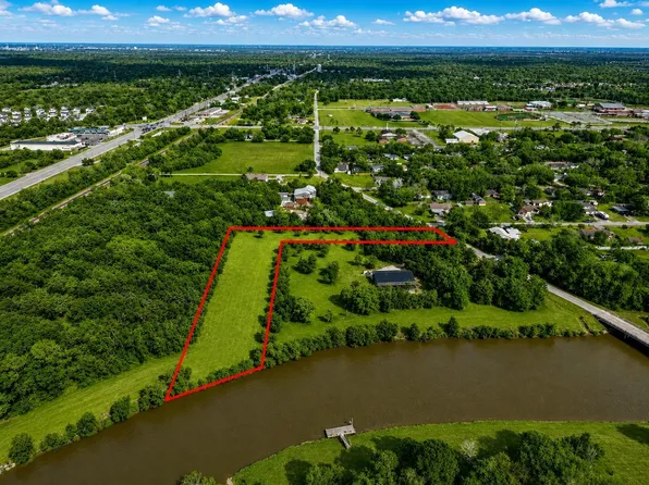 9204 Neville Ave, Hitchcock, TX 77563