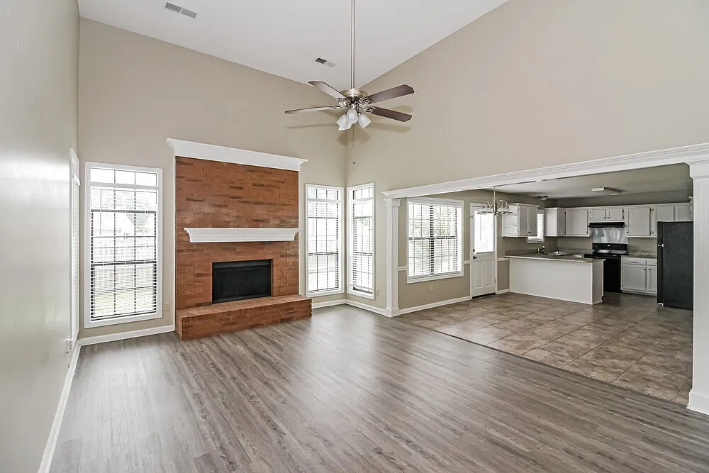 4 bed, 2.5 bath, 1966 sqft, $2,125 — Photo 4