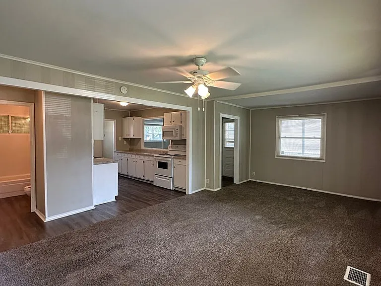 3114 W Devon Rd — Photo 2