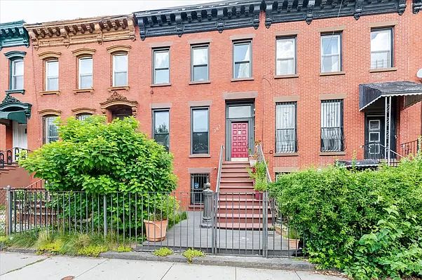 1st image of 265 Putnam Ave