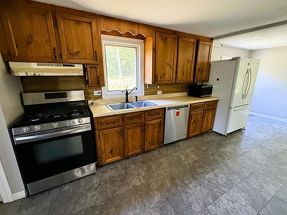 3rd image of 740 Spruce Head Road