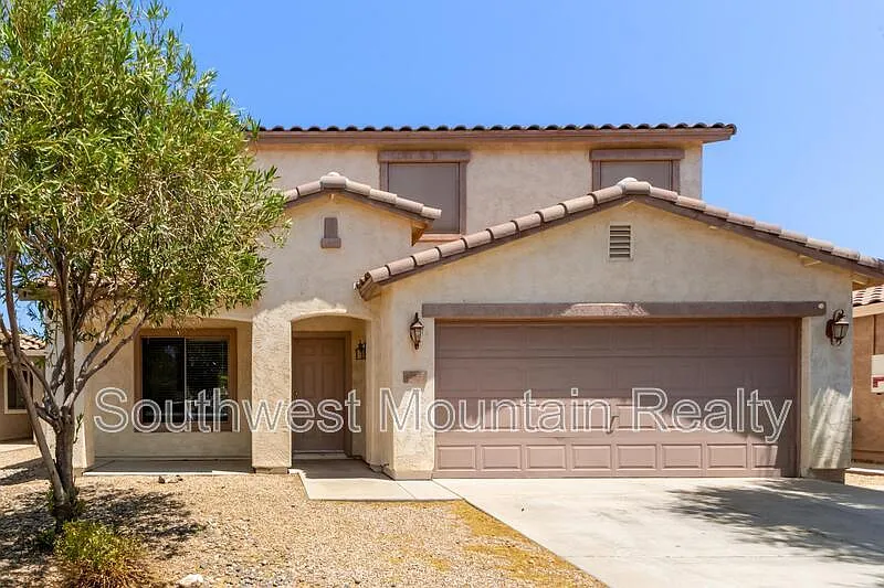 4 bed, 2.5 bath, 1943 sqft, $1,795 — Photo 2